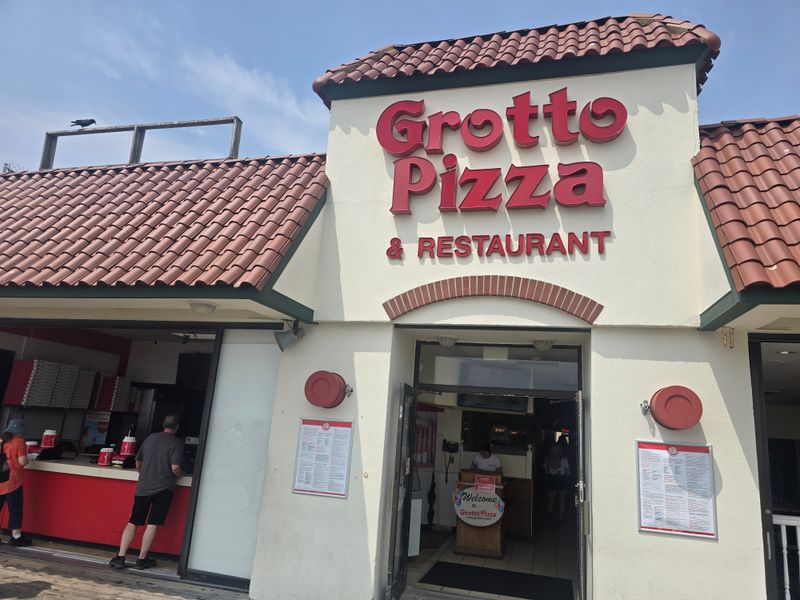 Turn One Slice Into A Mini Meal Without Paying Sit-Down Prices 