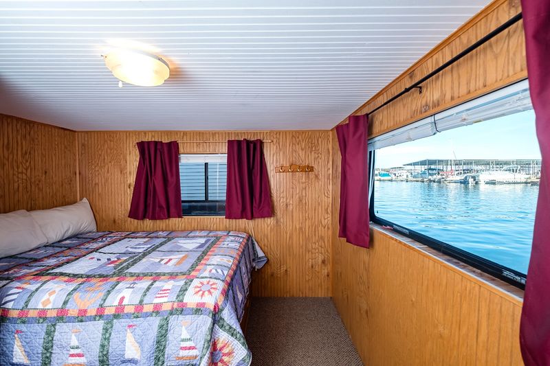 Patoka Lake Marina (Floating Cabins)