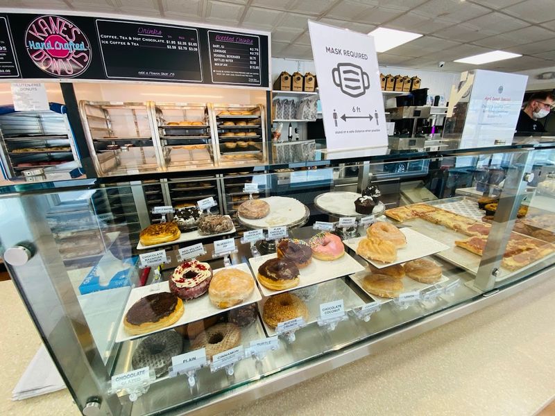 Saugus Has A Donut Line That Moves Fast For A Reason