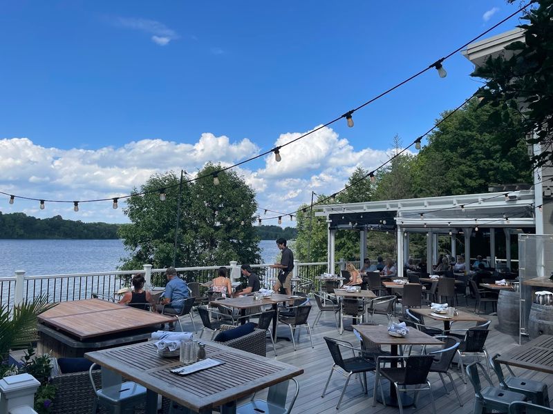 Birch’s On The Lake