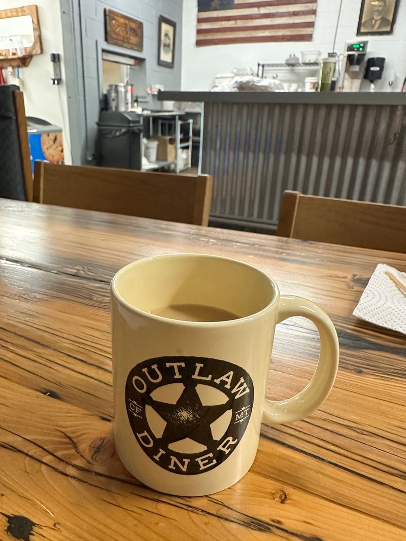 Outlaw Sauce Is The House Flex