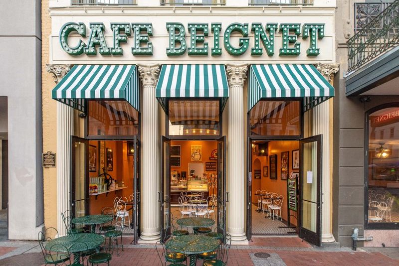 Cafe Beignet, Canal Street