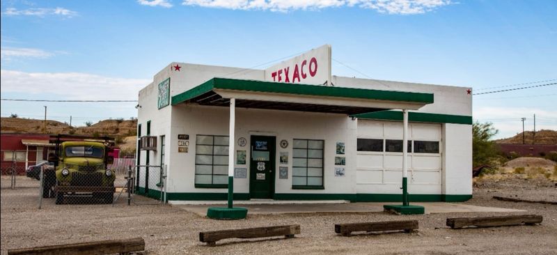 Pull Off Route 66 And Glenrio Gets Creepy Fast