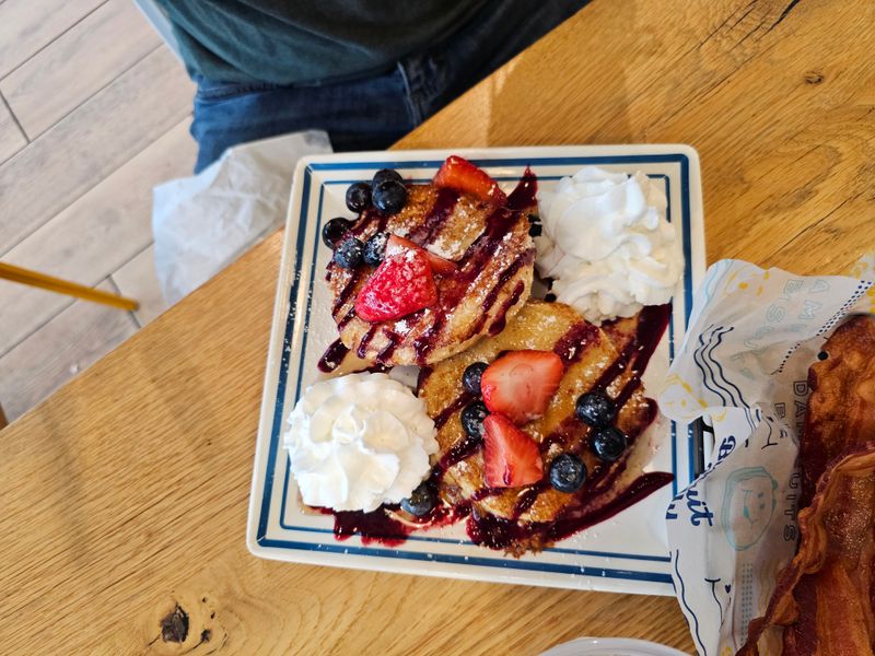 Why This Counter Turns A Quick Bite Into A Planned Drive