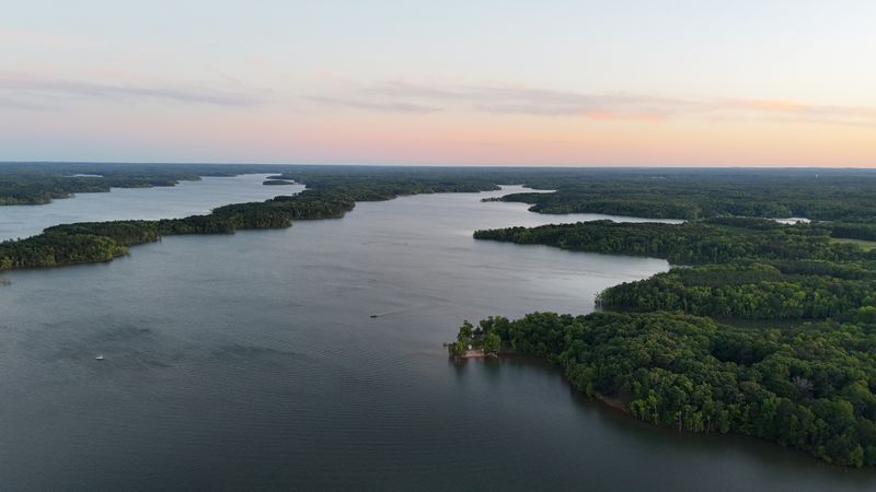 Kerr Reservoir Floating Bungalow