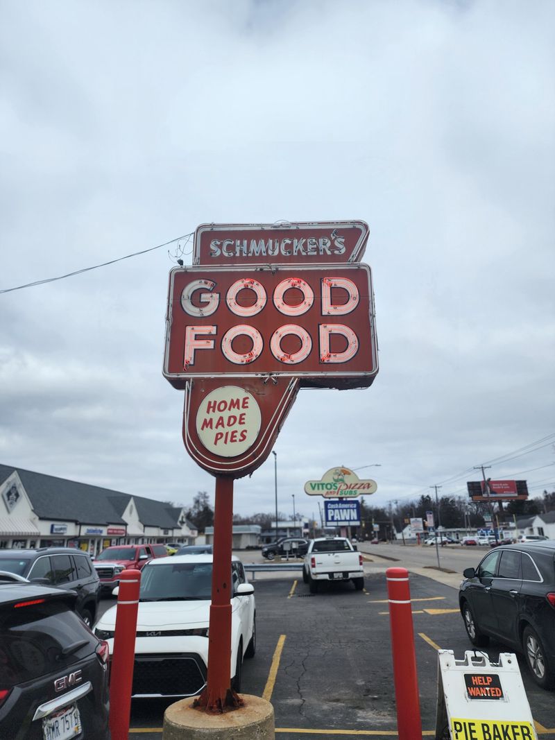 Roadside Pie Fame That Locals Treat Like Tradition