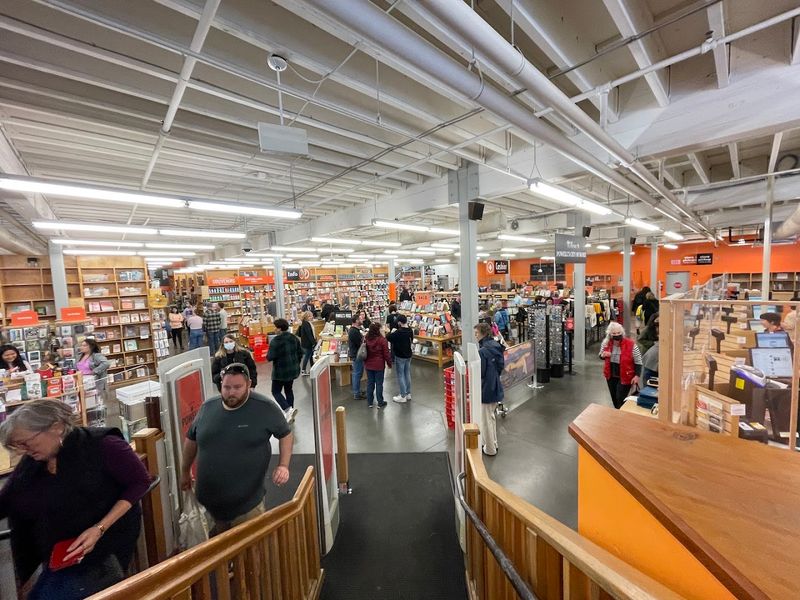 Color-Coded Rooms Make Navigation Easy