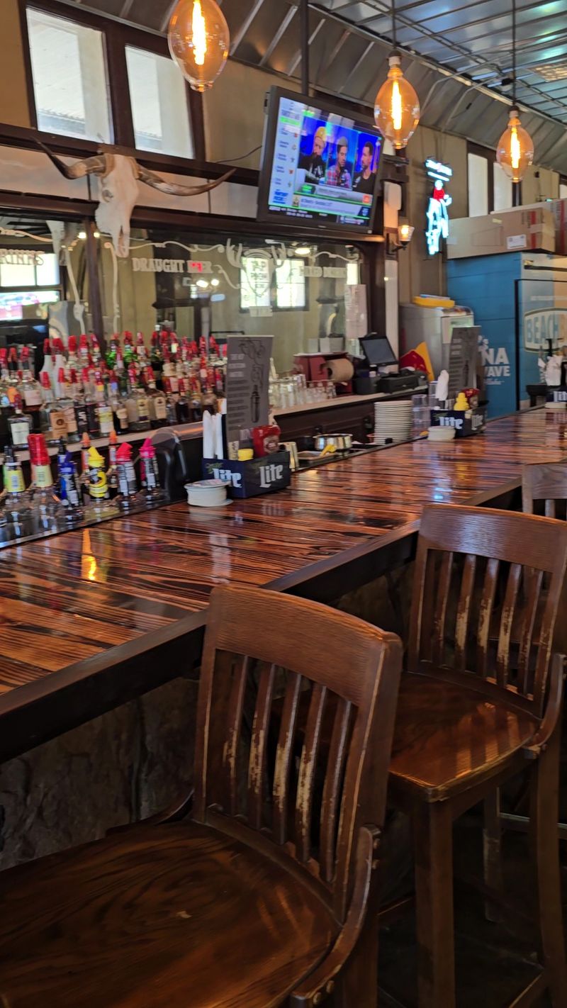 Welcoming Spaces for All Dining Styles