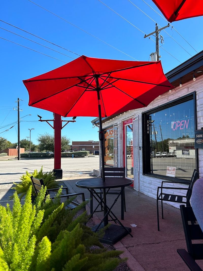 A Bakery That Feels Like a Tradition
