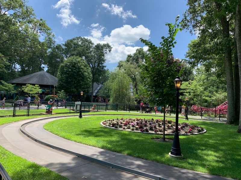 Shaded Pathways and Natural Canopy for Comfortable Exploring