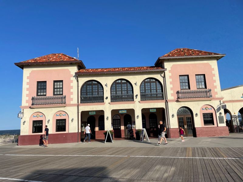Music Pier Entertainment Venue