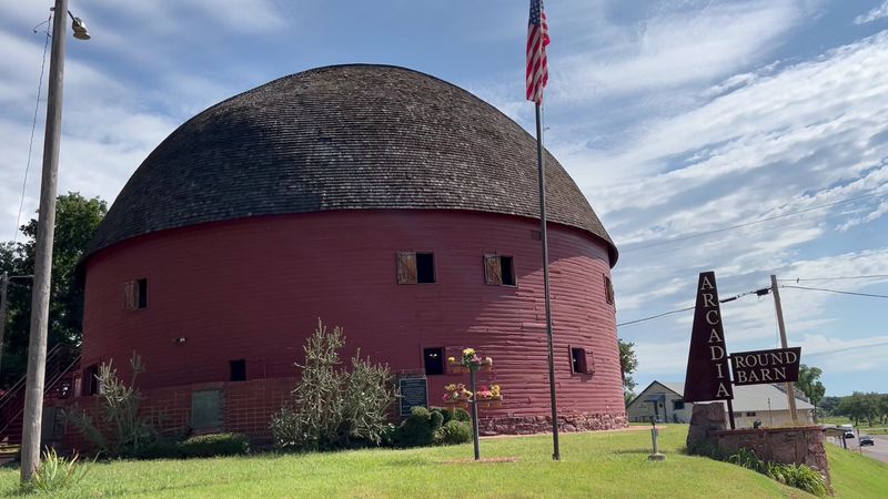 Round Barn of Arcadia Defies Geometry and Time