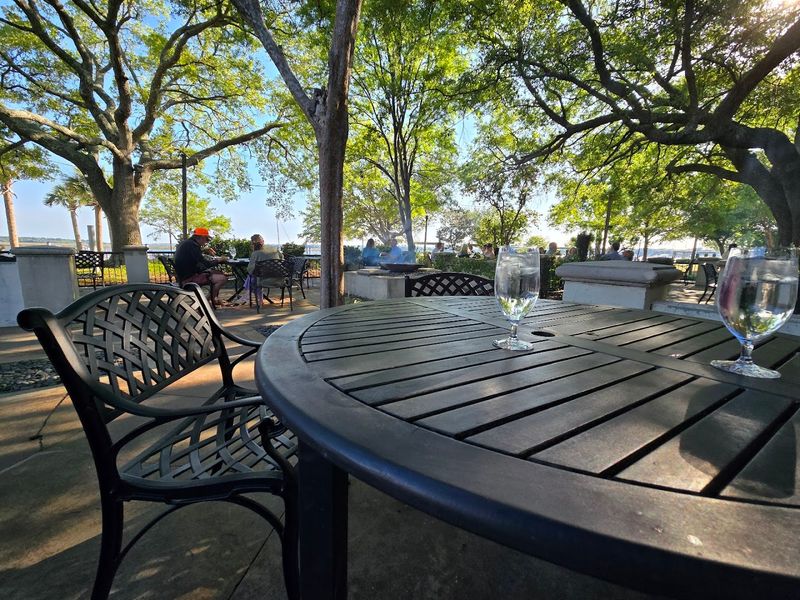 A Lowcountry Lunch Crawl With Outdoor Tables