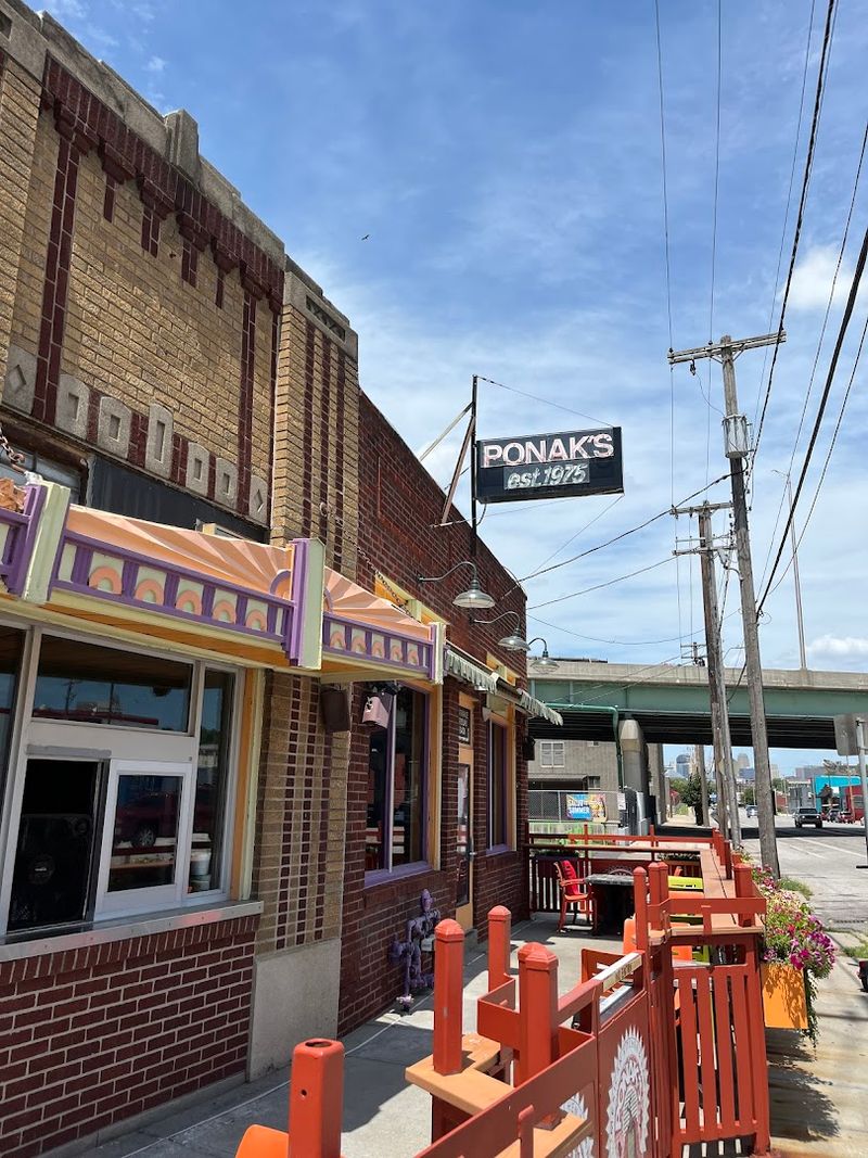 Weekend Timing Changes The Vibe, So Plan Like A Local