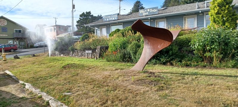 Bazalgette the Whale, Yachats