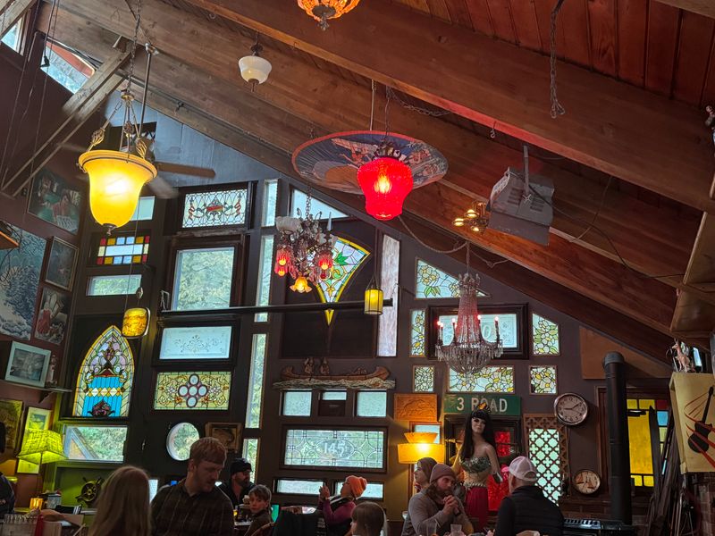 Live Music and Alpine Vibes