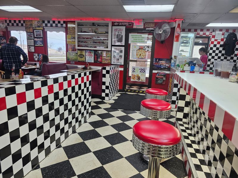 Operating Hours That Accommodate Early Risers and Lunch Crowds