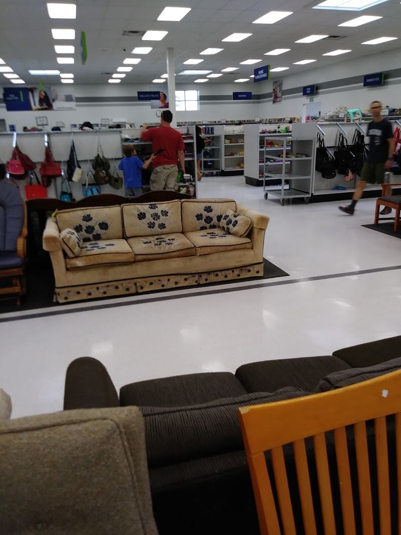 Donation Drop-Off Tips That Make It Easy