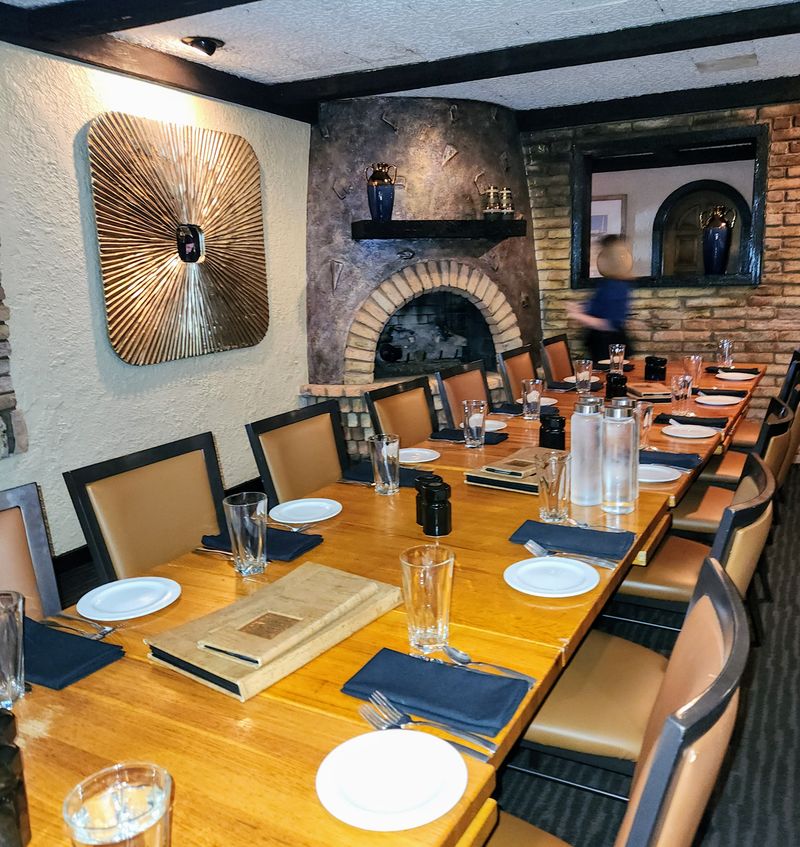 A Time-Capsule Atmosphere That Refuses to Change