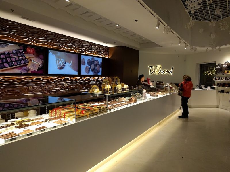 A Store Design So Beautiful It Earns Its Own Compliments