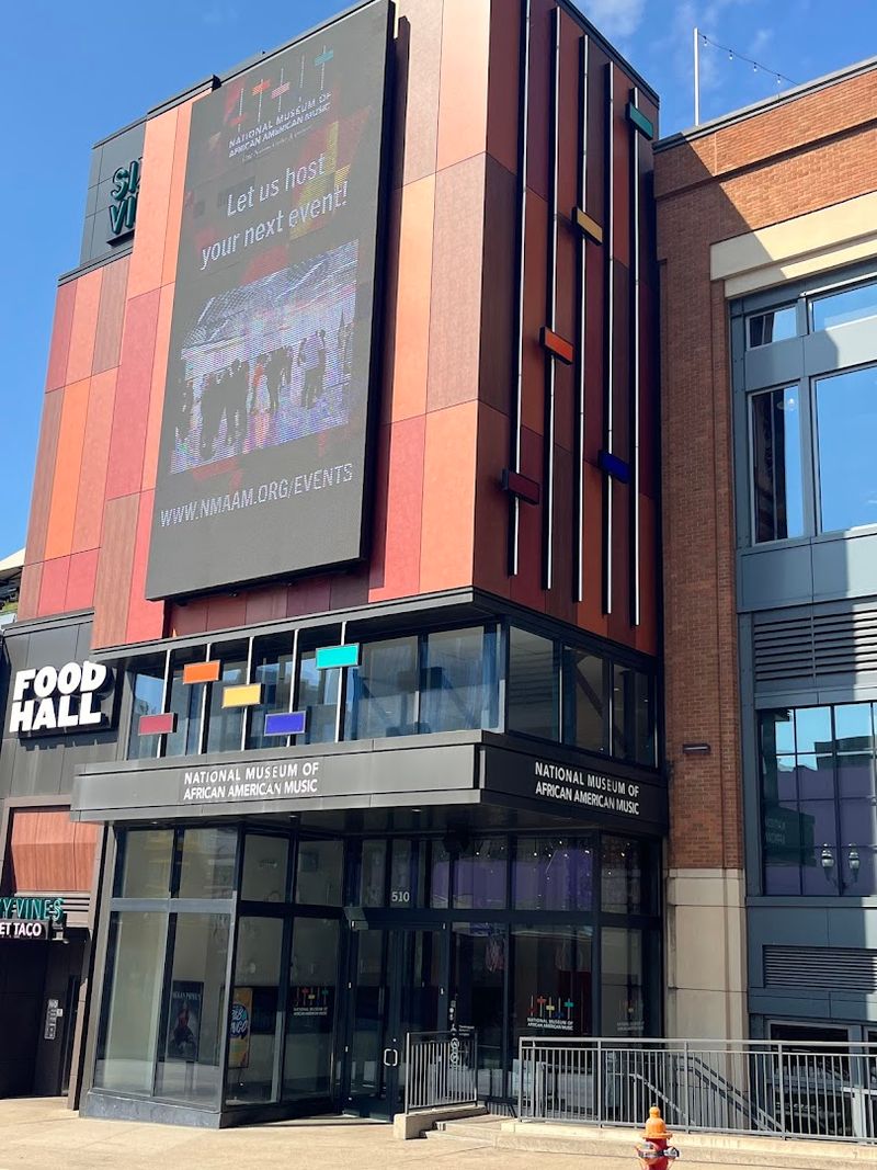 Fifth And Broadway Location Tips, Entrances And Easy Navigation