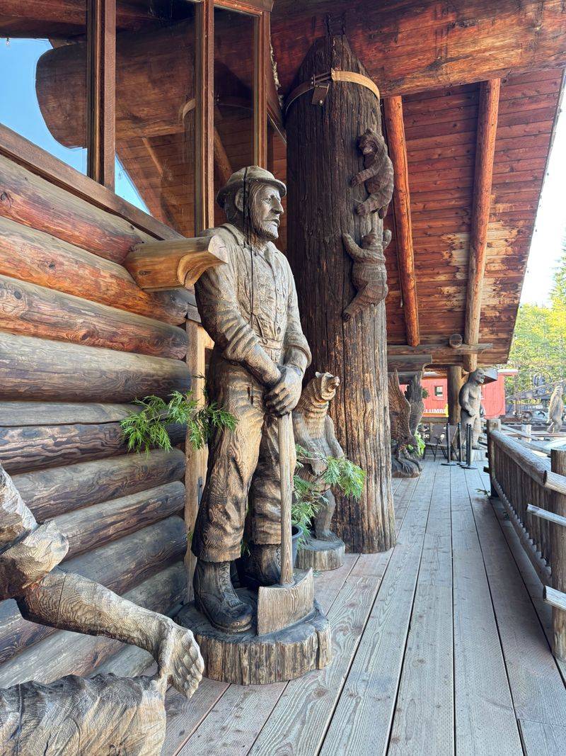 Chainsaw Art Carvings That Prove Chainsaws Are Legitimate Art Tools