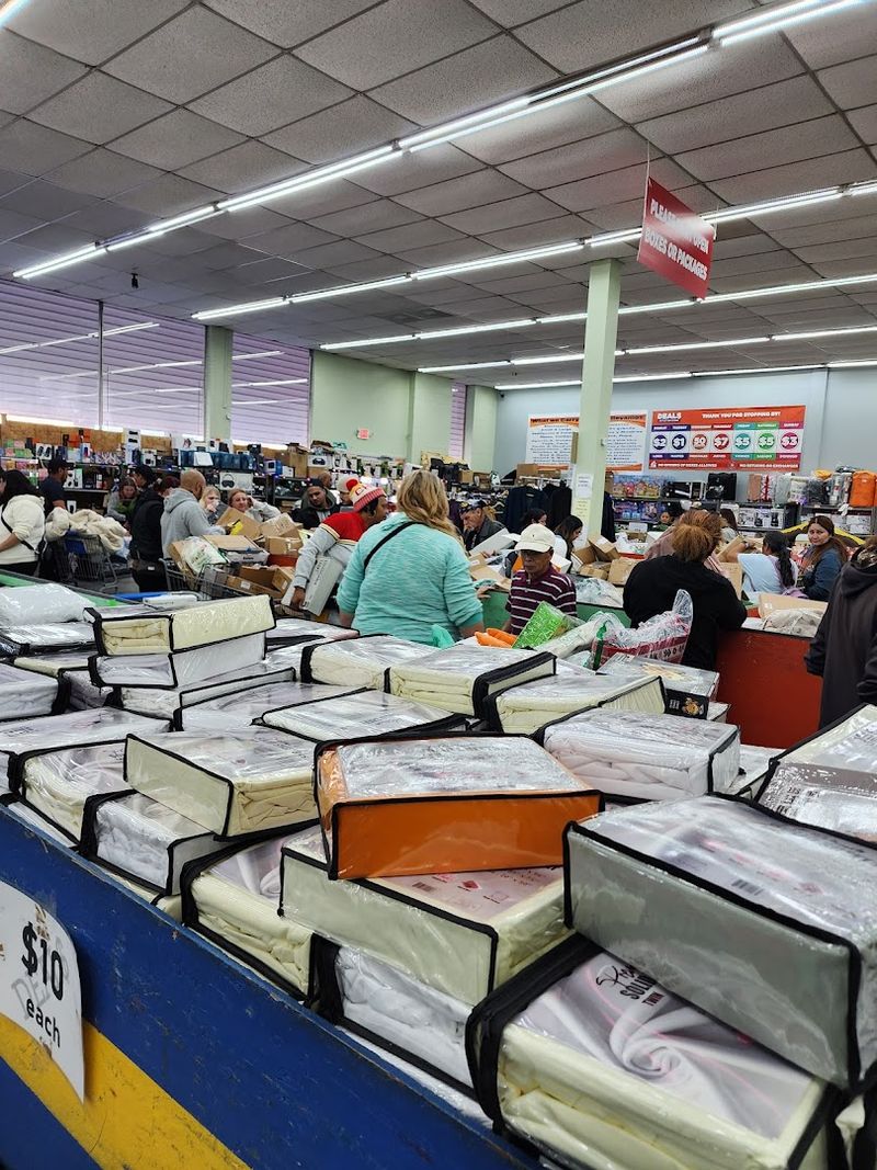 Deals Outlet Bin Store, Oklahoma City
