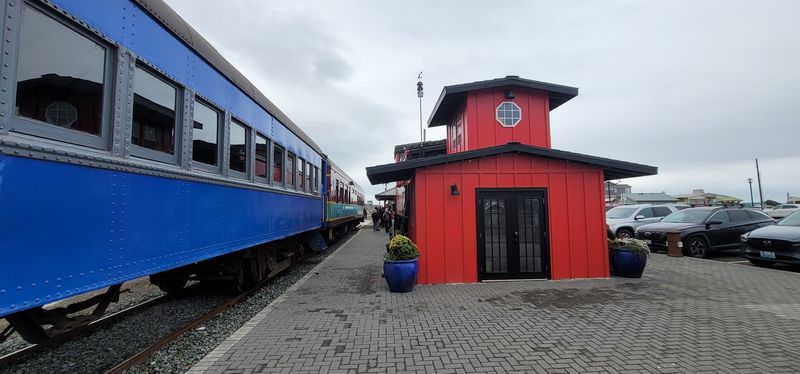 Scheduled Layovers Invite Exploration of Station Towns
