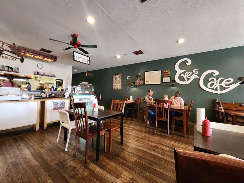 Eve's Café, Texas