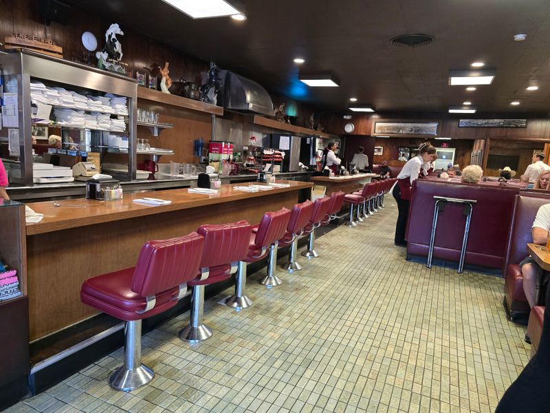 The Waiting Area and Bar That Accommodate Crowds Comfortably