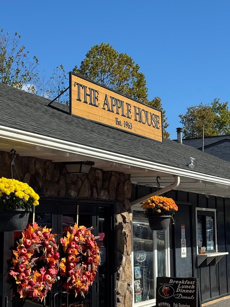 The Full Experience At 4675 John Marshall Highway