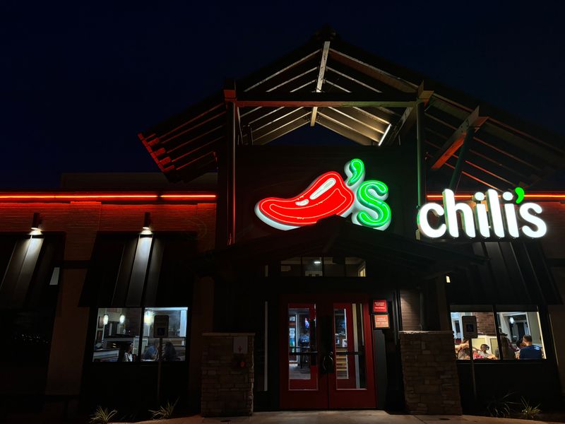 An Atmosphere That Balances Lively With Comfortable