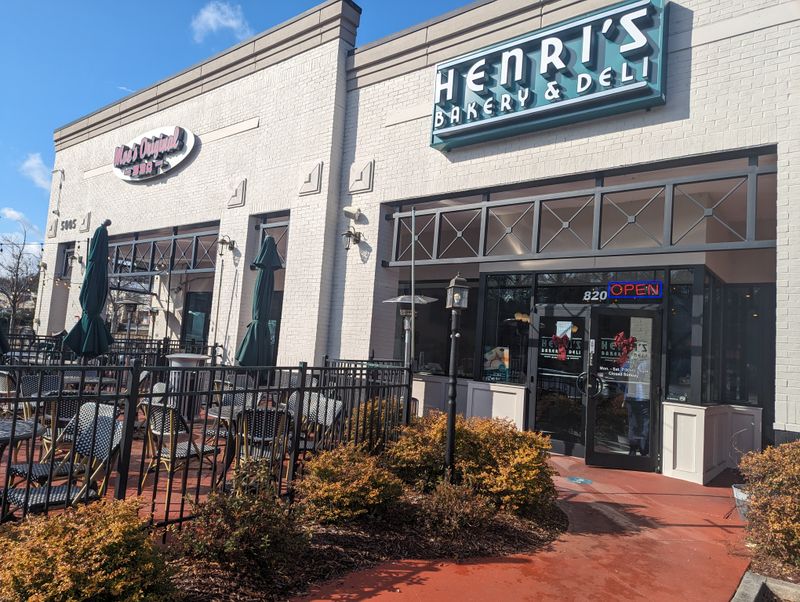 Henri's Bakery & Deli