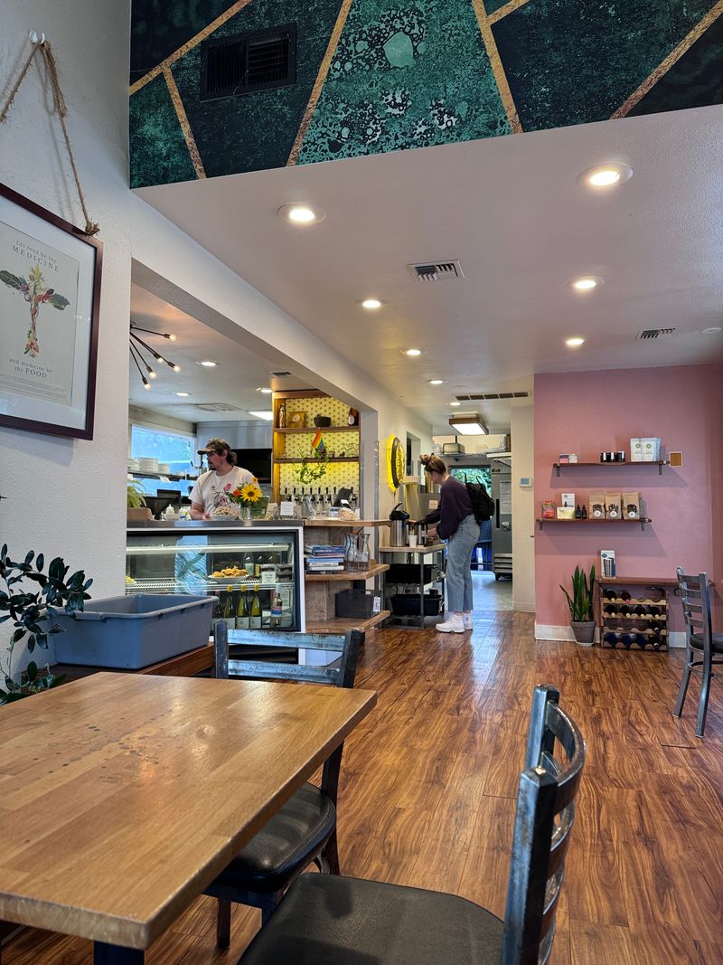 Sellwood-Moreland Location With Neighborhood Charm