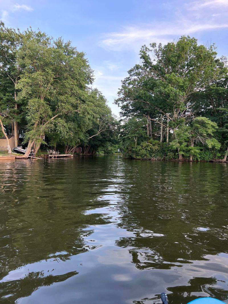 Paddleboard Paradise For Peaceful Water Exploration