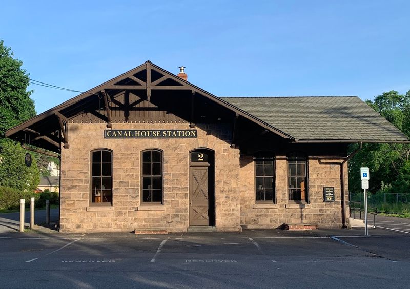 Canal House Station, New Jersey