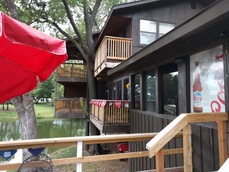 Attached Lodging Extends Visit Beyond Single Meal