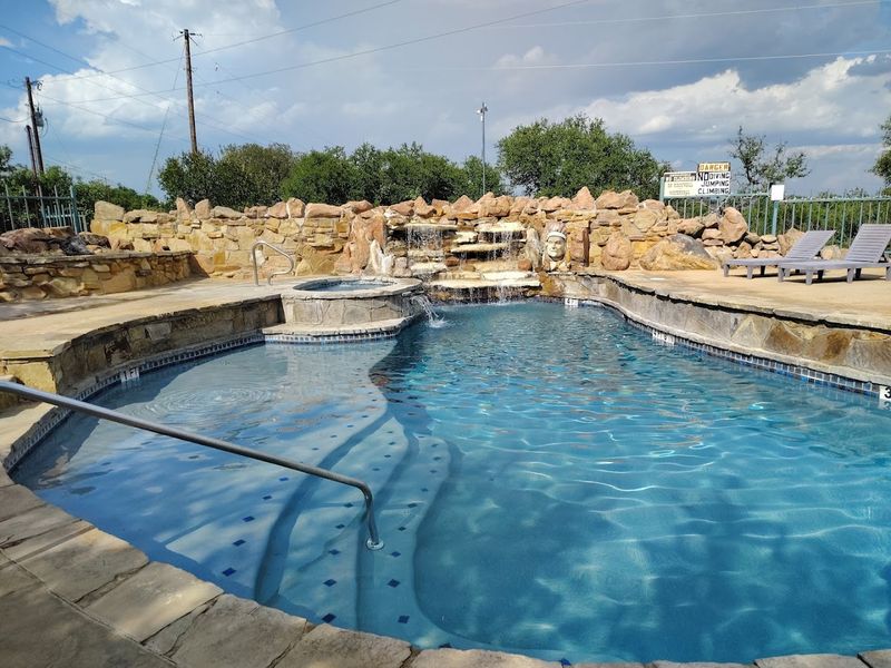 A Pool That's Perfect for Afternoon Breaks