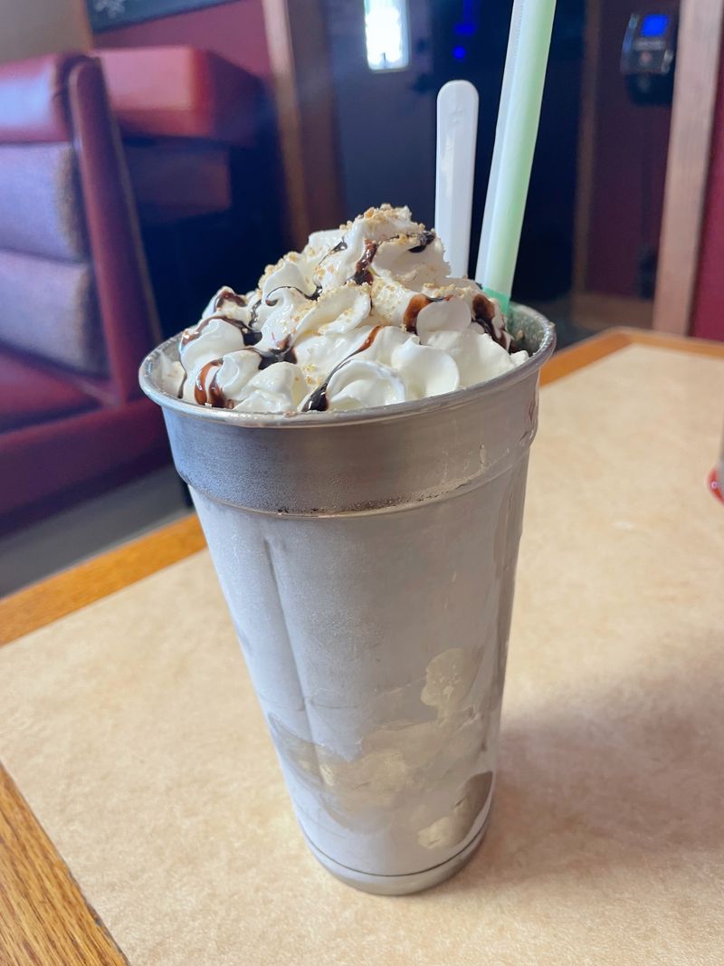 Hand-Spun 32-Ounce Shakes That Redefine Dessert