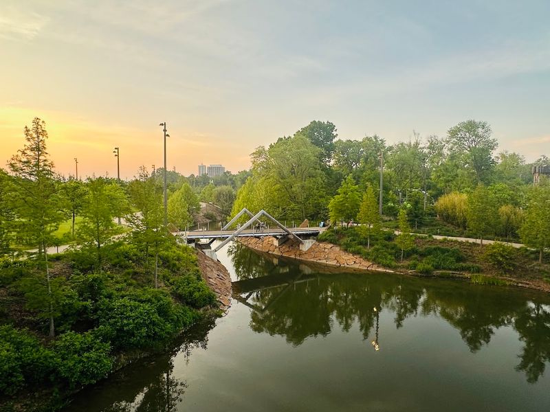 Riverside Trails That Actually Go Somewhere