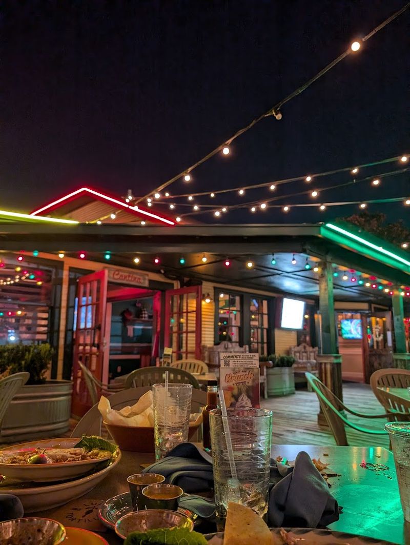 A Kitchen That Handles Big Groups With Ease