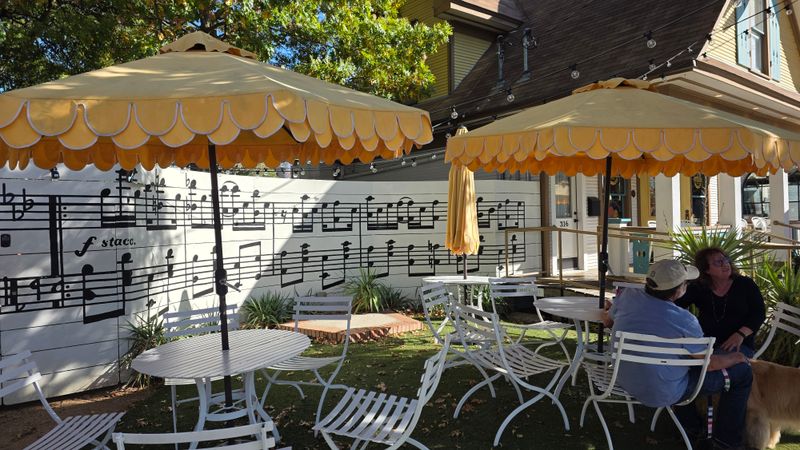 Atmosphere Invites Lingering