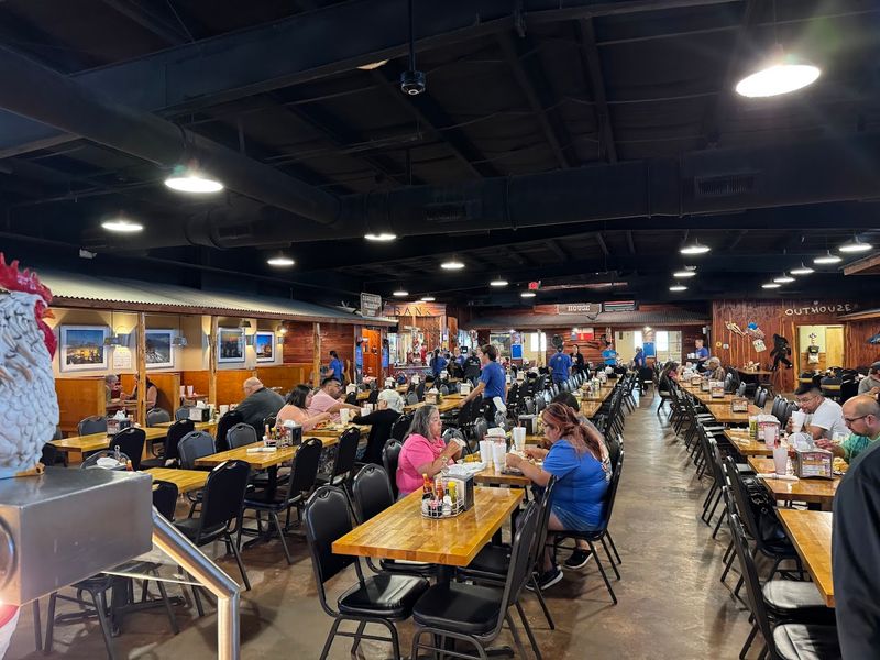 A Dining Room Built for Big Groups and Loud Laughter