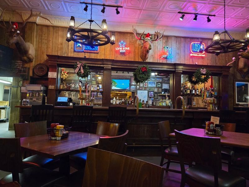 Weekend Live Music and the Energy It Brings