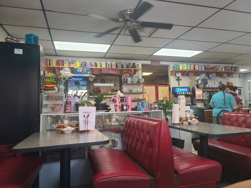 A Cozy Lunch Break That Keeps The Trip Feeling Easy