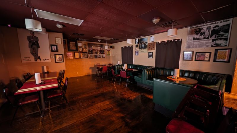 Kendall's Restaurant, Noble