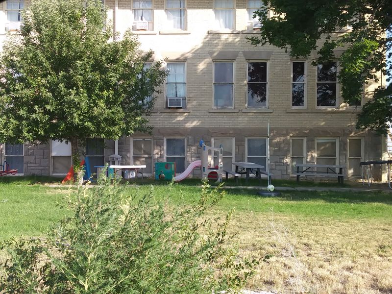 The “One Building, Many Rooms” Setup That Feels Like A Stage