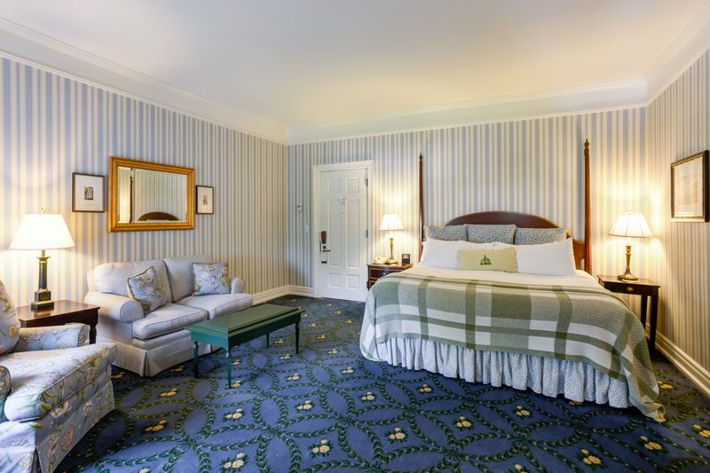 Spectral Encounters at the Shooting Club