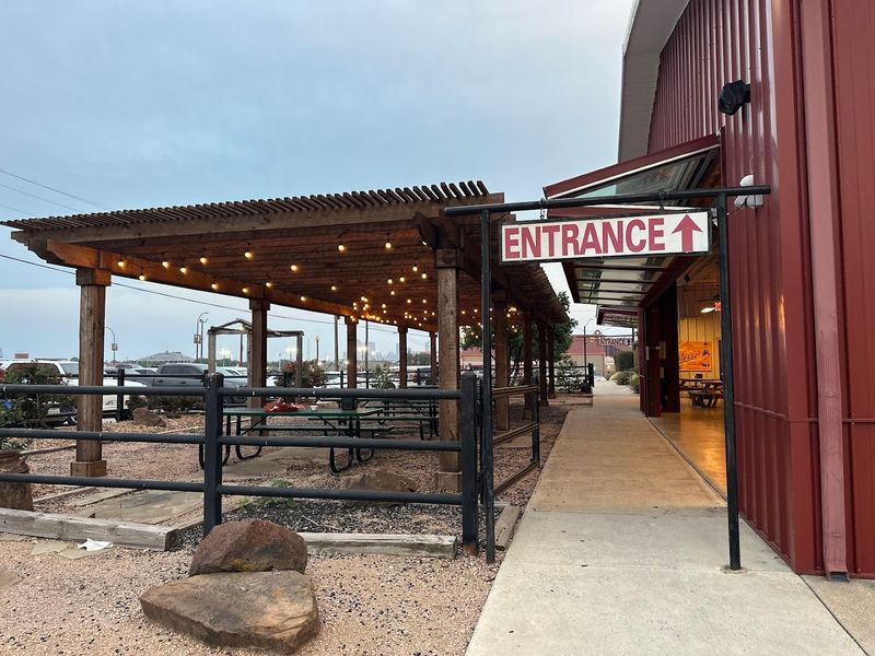 Why the Atmosphere Hits Different When You Eat Outside