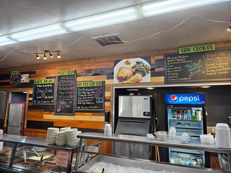 Cafeteria-Style Service That Perfectly Fits the Vibe